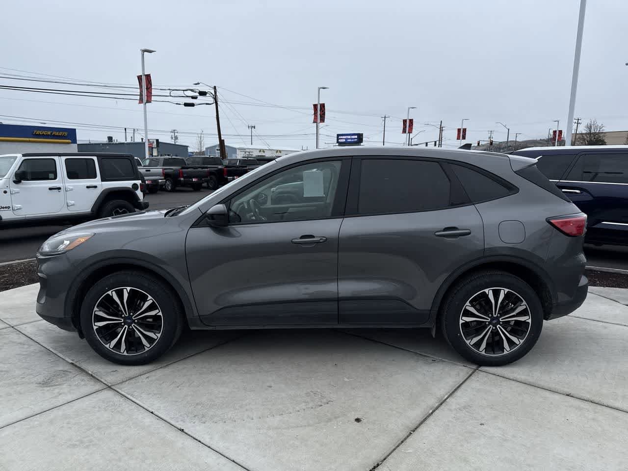 Thumbnail: 2022 Ford Escape - 2