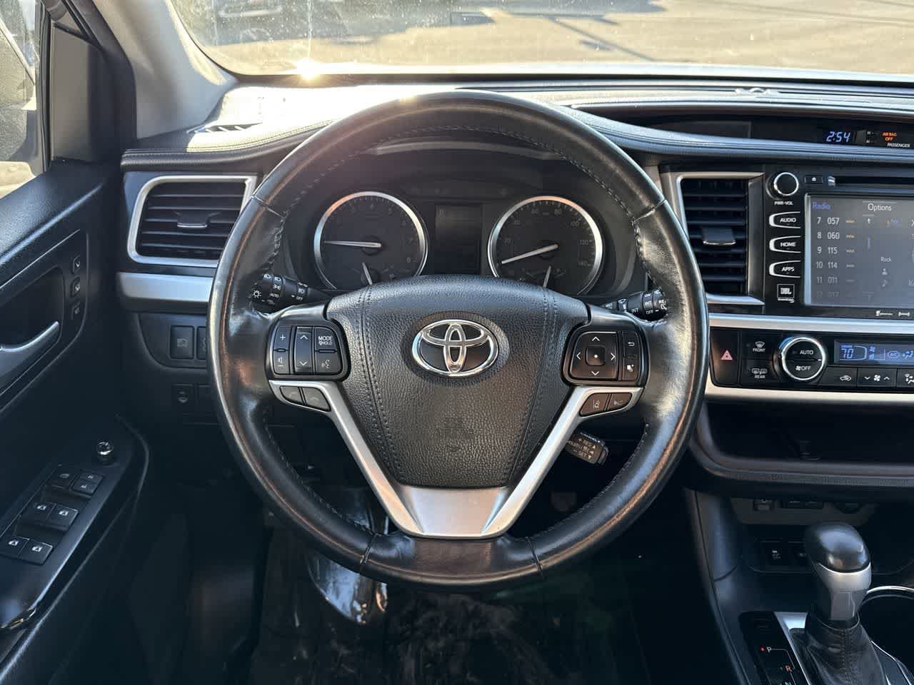 Thumbnail: 2018 Toyota Highlander - 17