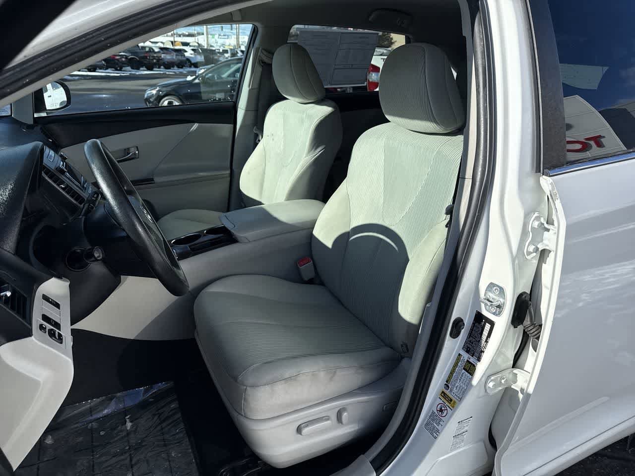 Thumbnail: 2010 Toyota Venza - 11