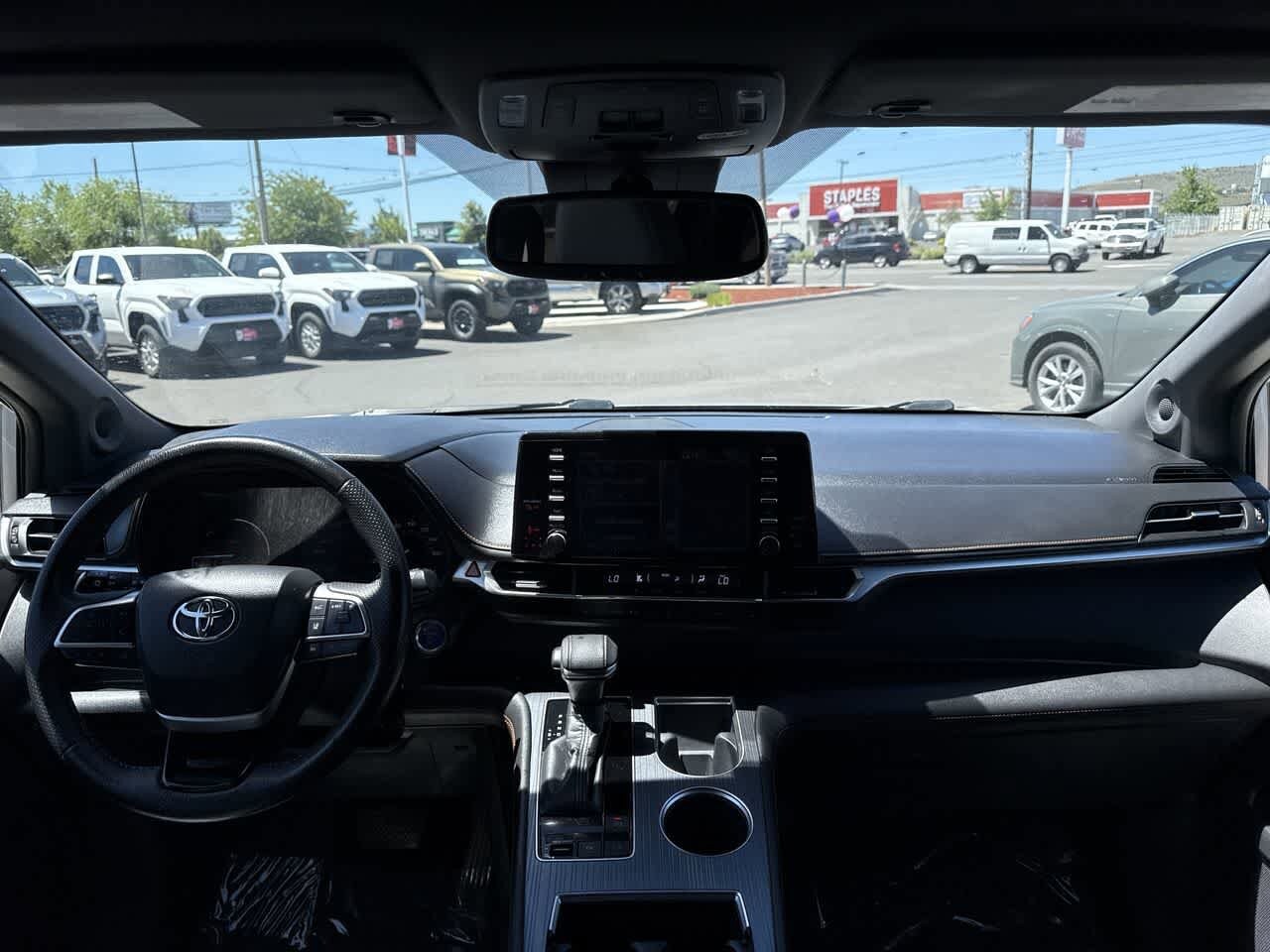 Thumbnail: 2022 Toyota Sienna - 16