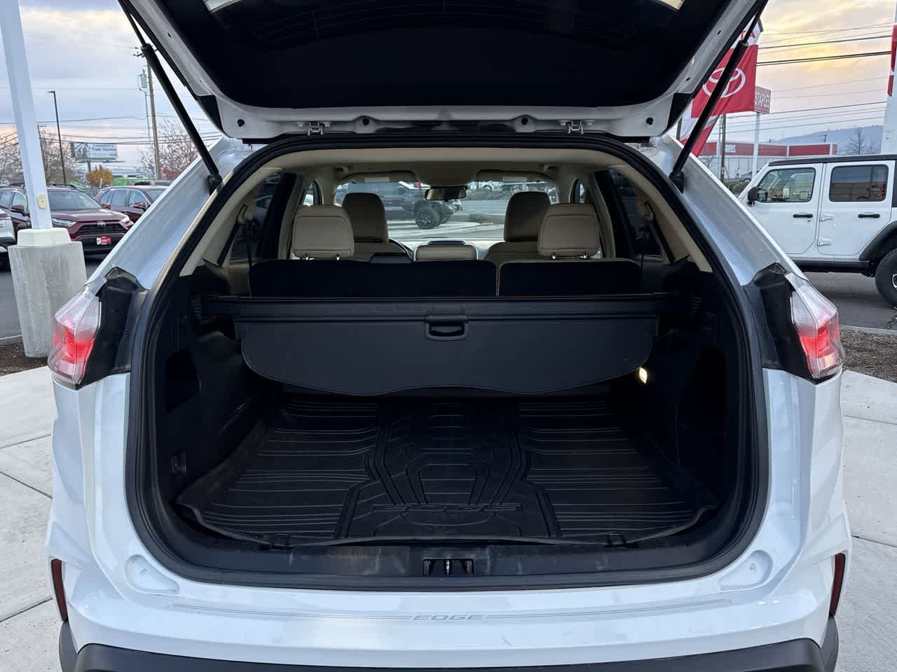 Thumbnail: 2022 Ford Edge - 6