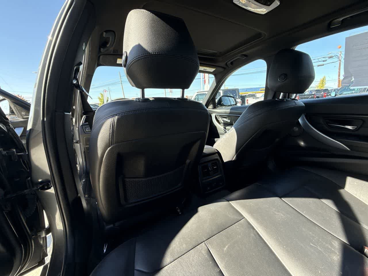 Thumbnail: 2015 BMW 3 Series - 12