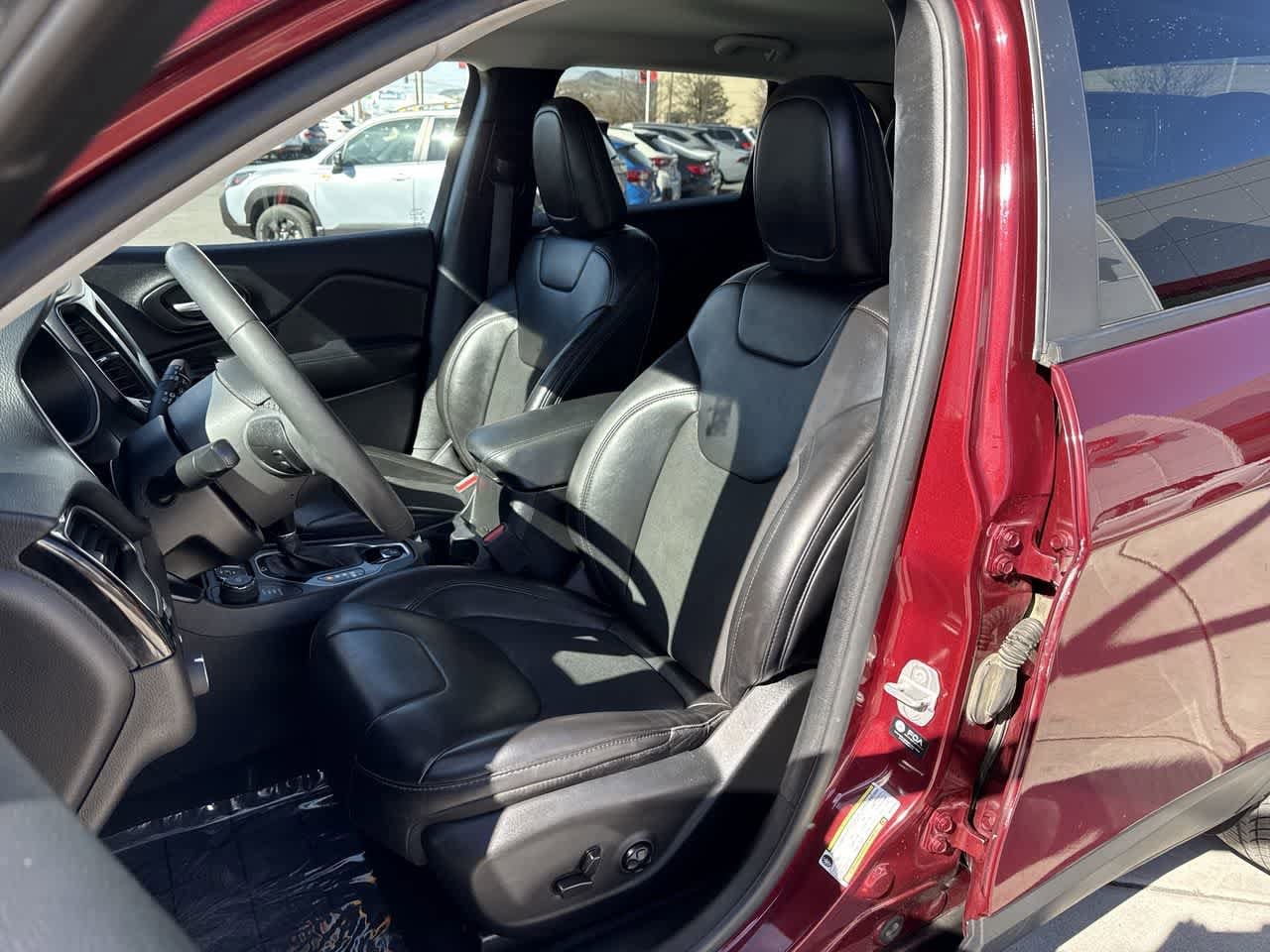 Thumbnail: 2021 Jeep Cherokee - 11