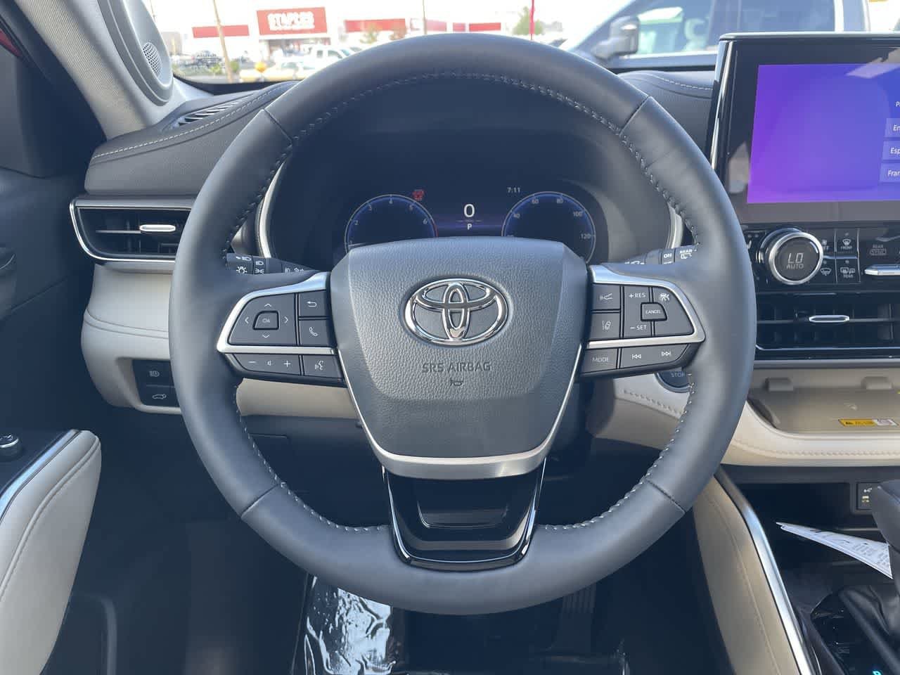 Thumbnail: 2023 Toyota Highlander - 19