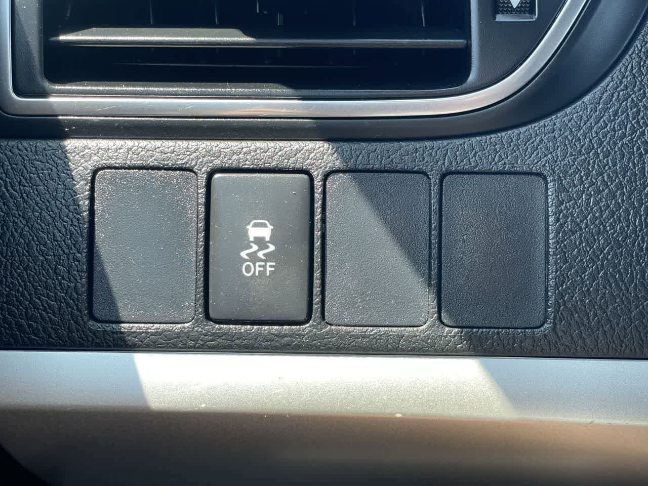 Thumbnail: 2016 Toyota Camry - 19