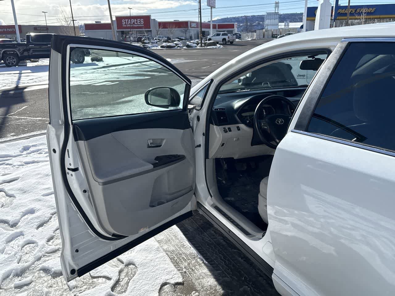 Thumbnail: 2010 Toyota Venza - 10