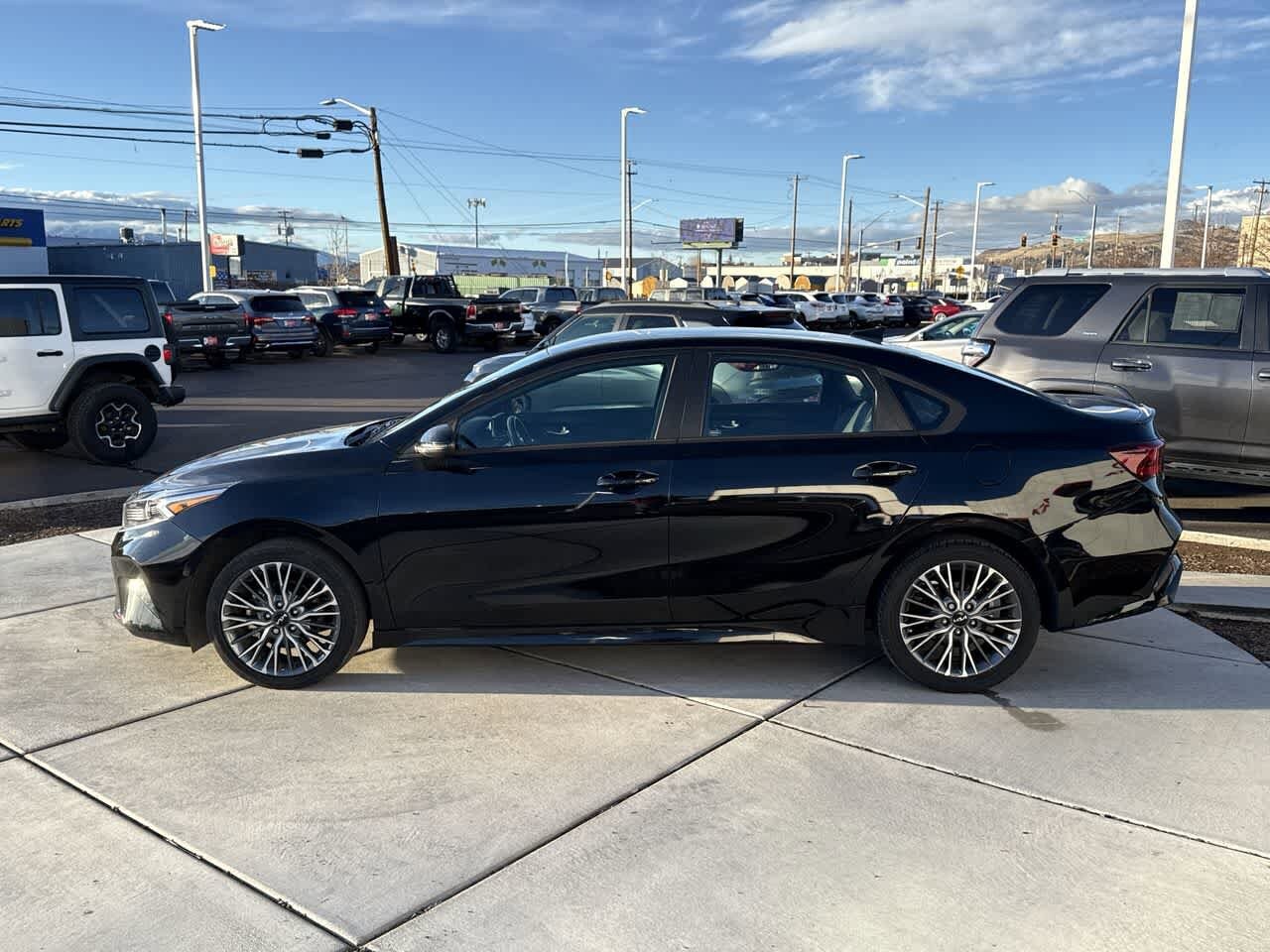 2023 Kia Forte GT-Line photo 2