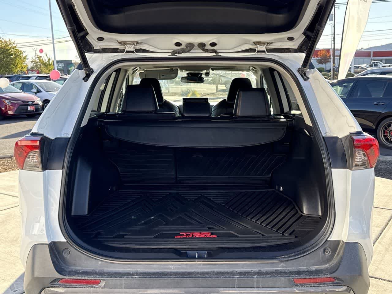 Thumbnail: 2022 Toyota RAV4 - 6