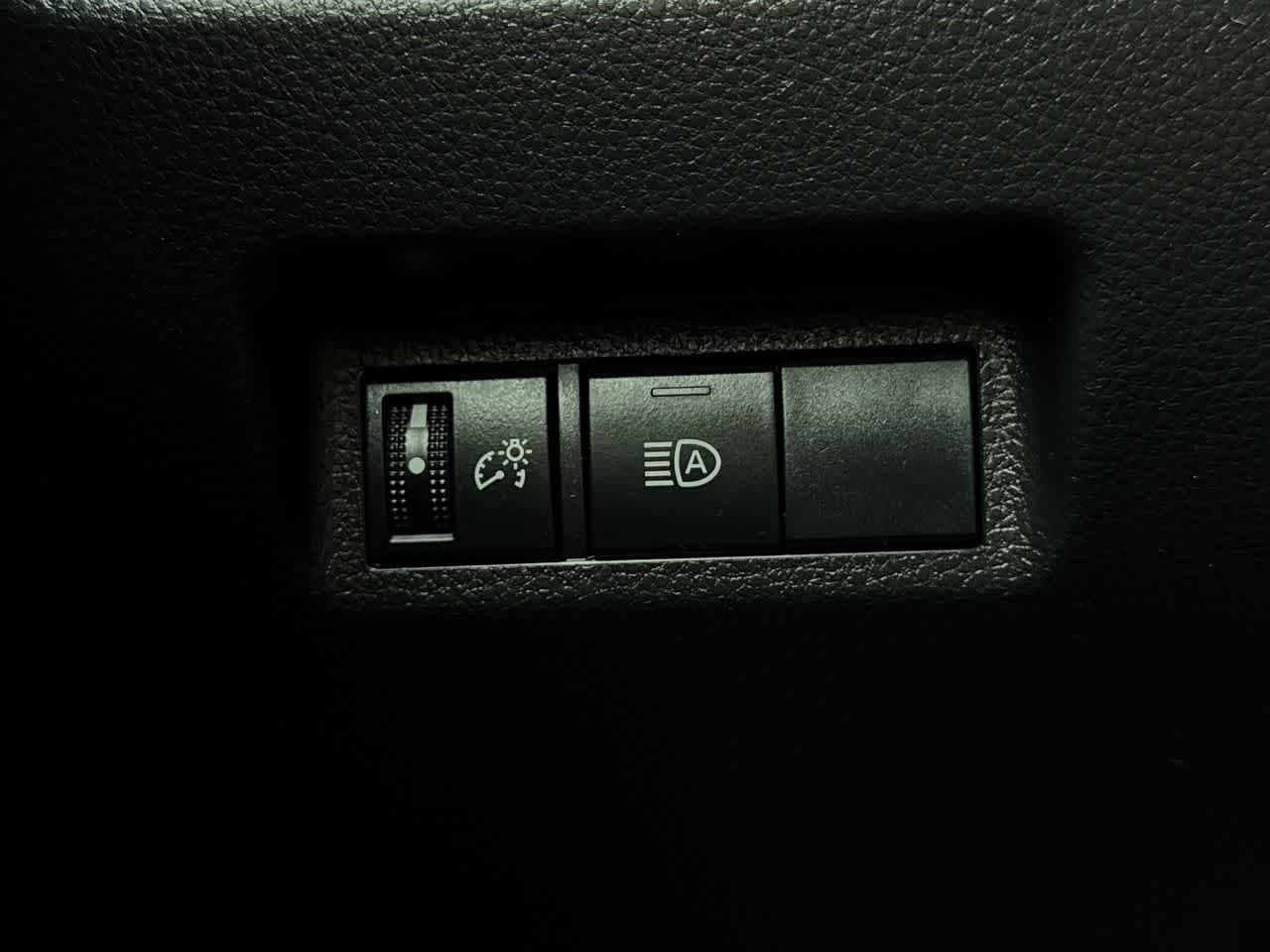 Thumbnail: 2020 Toyota RAV4 - 21