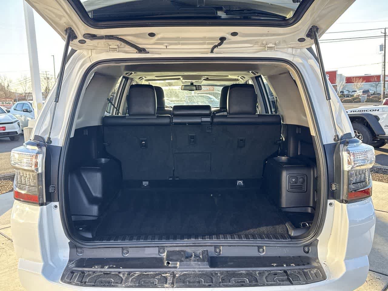 Thumbnail: 2016 Toyota 4Runner - 6