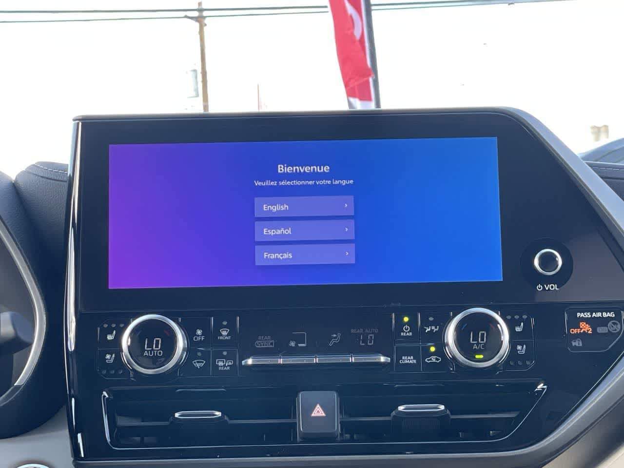 Thumbnail: 2023 Toyota Highlander - 21