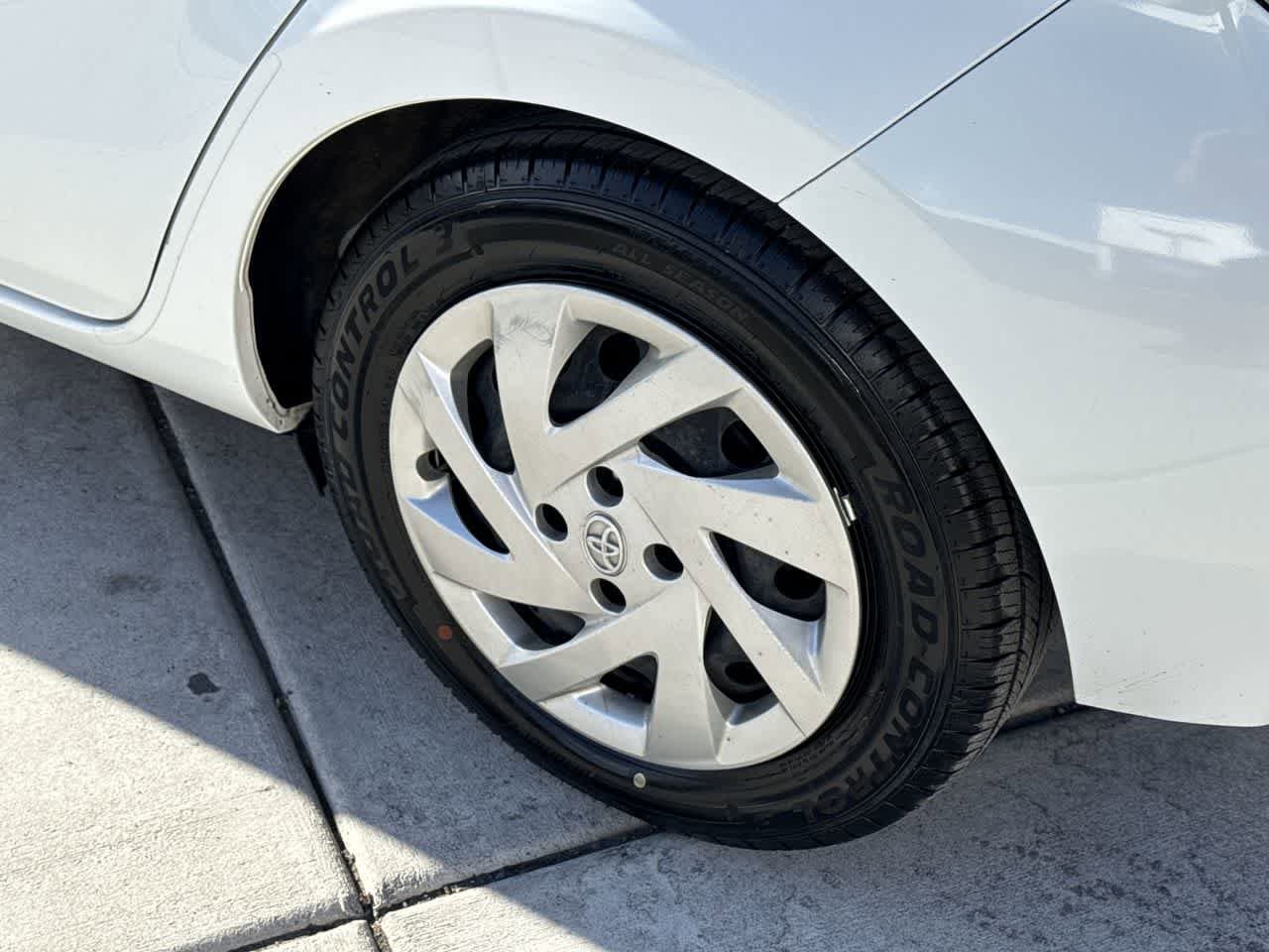 Thumbnail: 2015 Toyota Prius c - 8