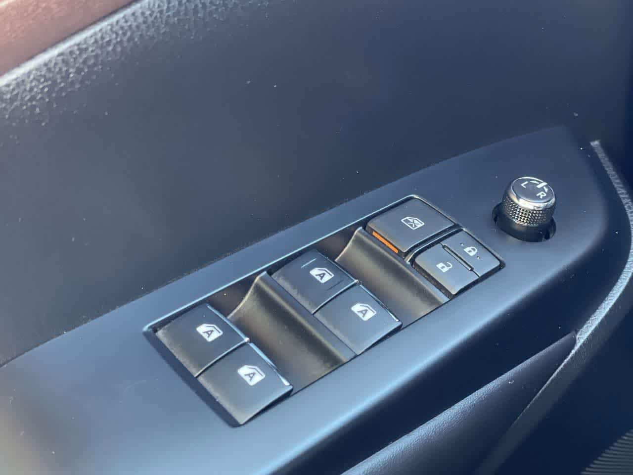 Thumbnail: 2019 Toyota Highlander - 25