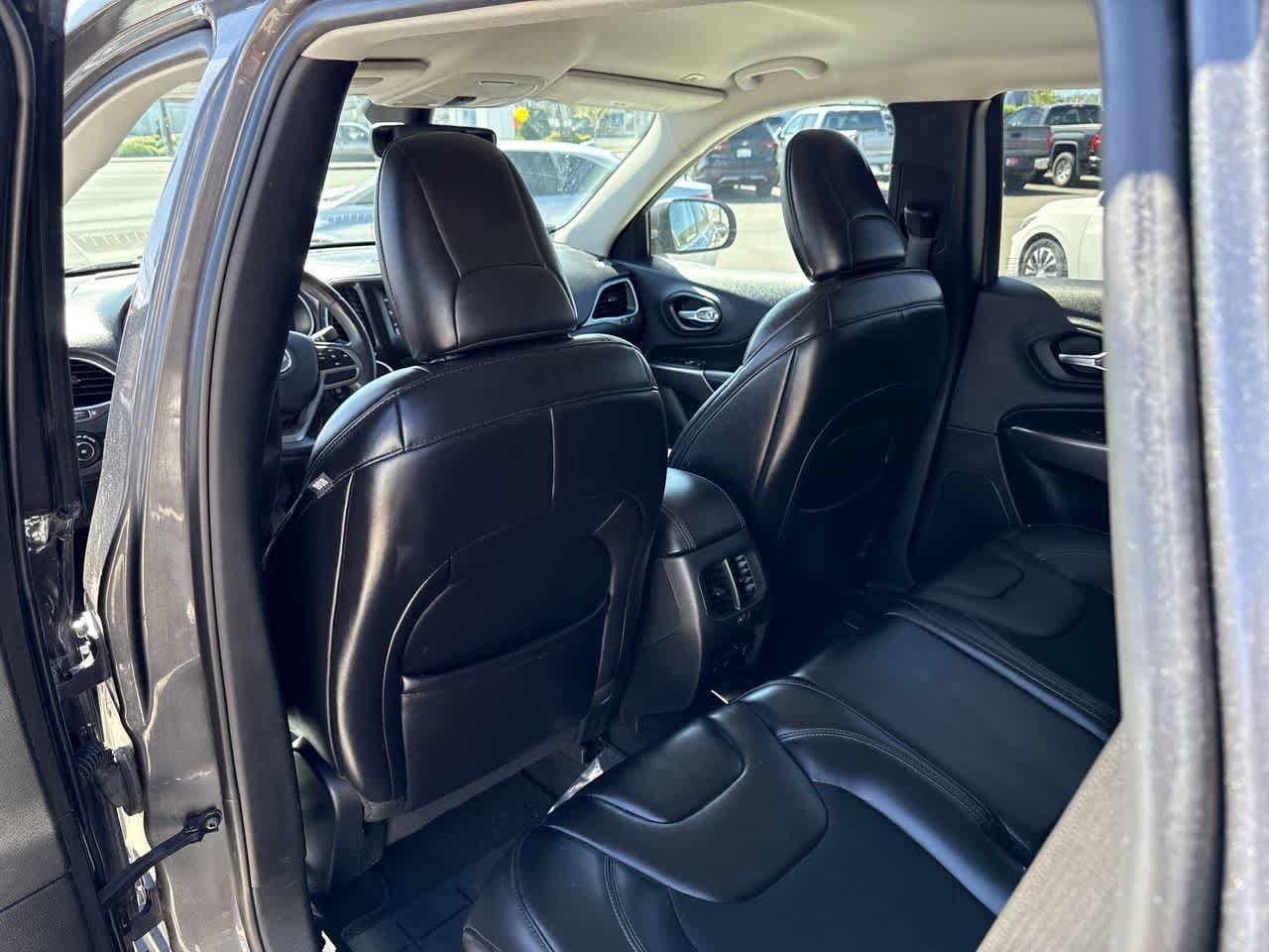 Thumbnail: 2019 Jeep Cherokee - 13