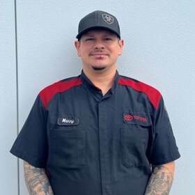 Staff member Manny Gomez from ID_8e9c5d7bfef3