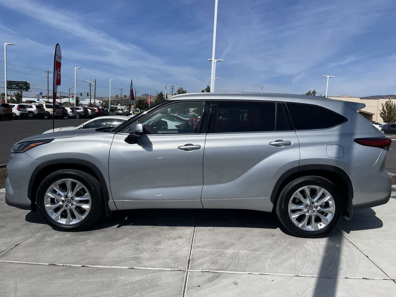 Thumbnail: 2021 Toyota Highlander - 2