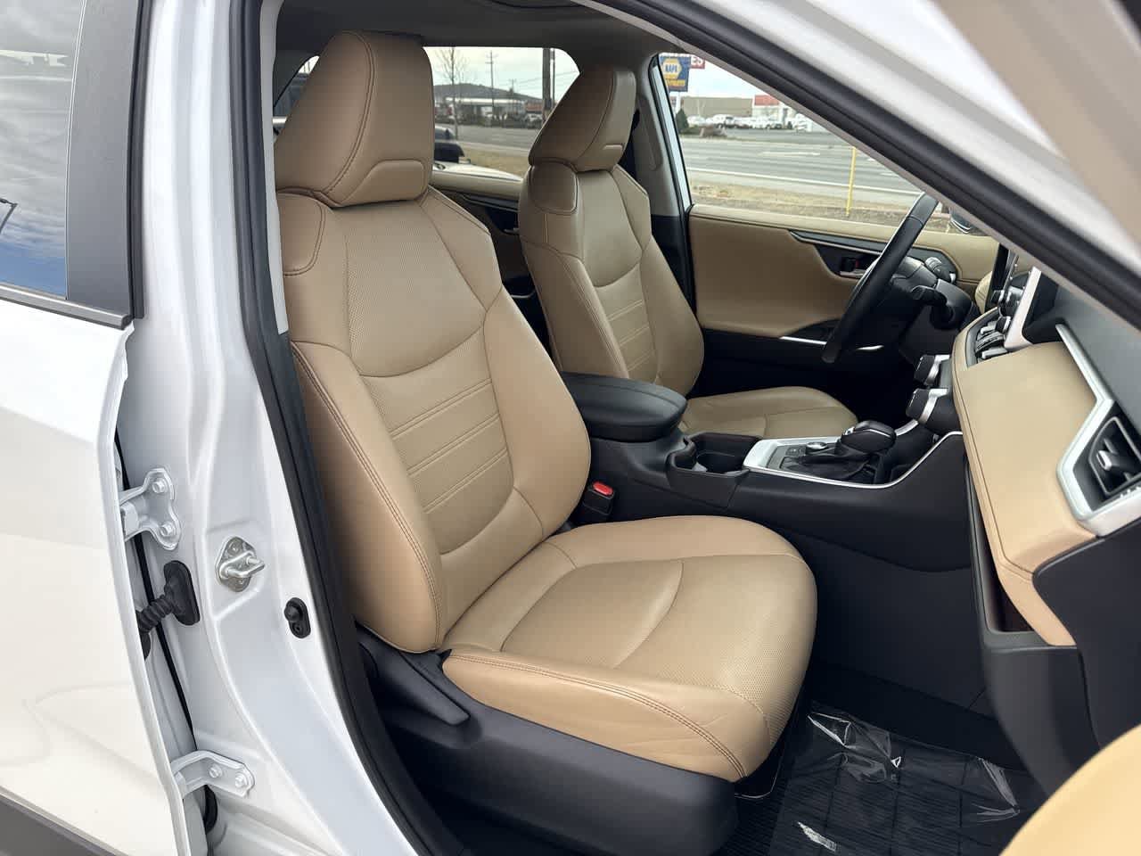 Thumbnail: 2019 Toyota RAV4 - 14