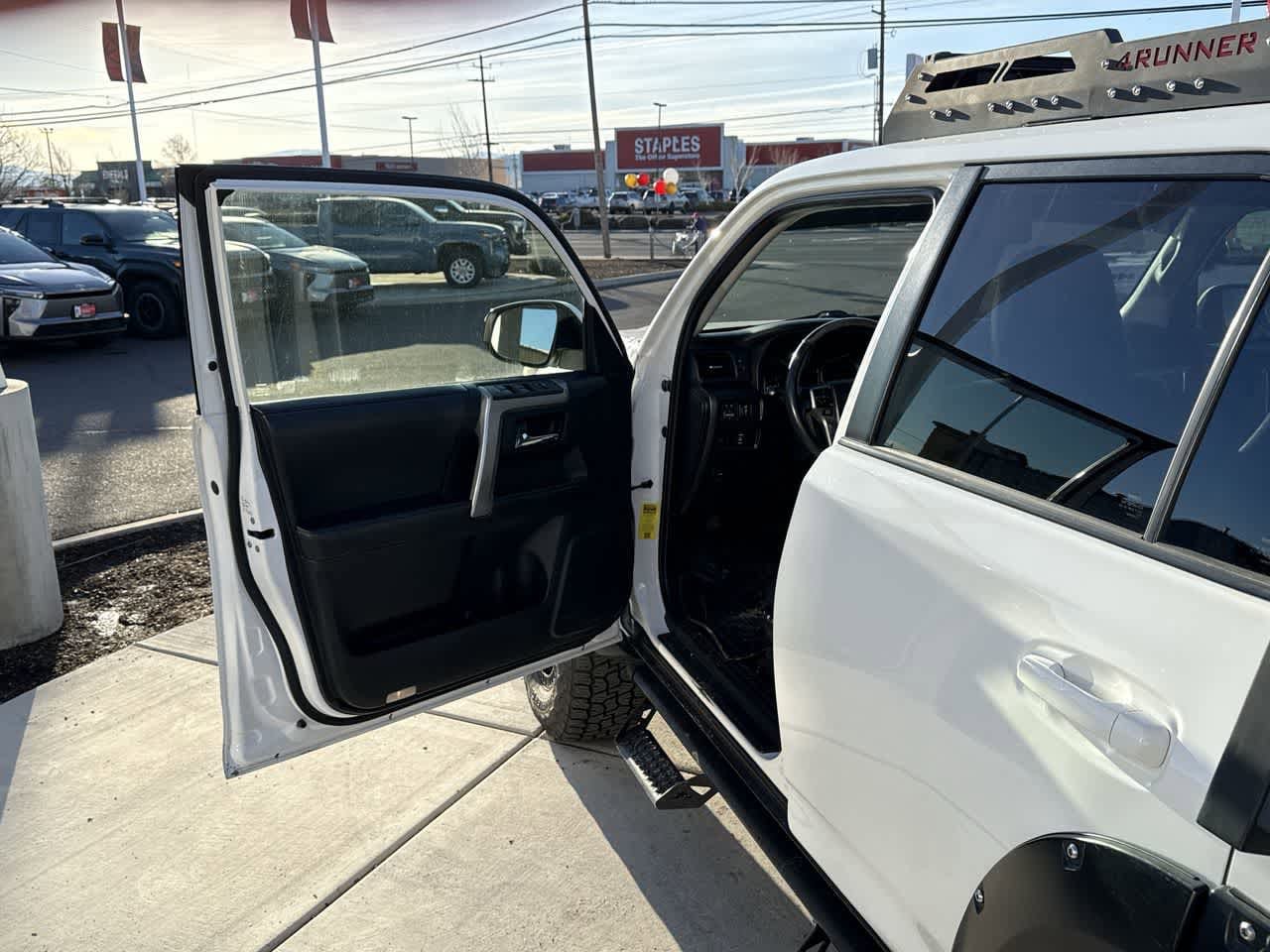 Thumbnail: 2016 Toyota 4Runner - 10