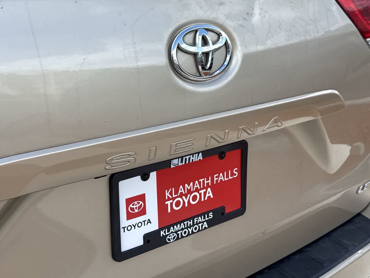 Thumbnail: 2012 Toyota Sienna - 9