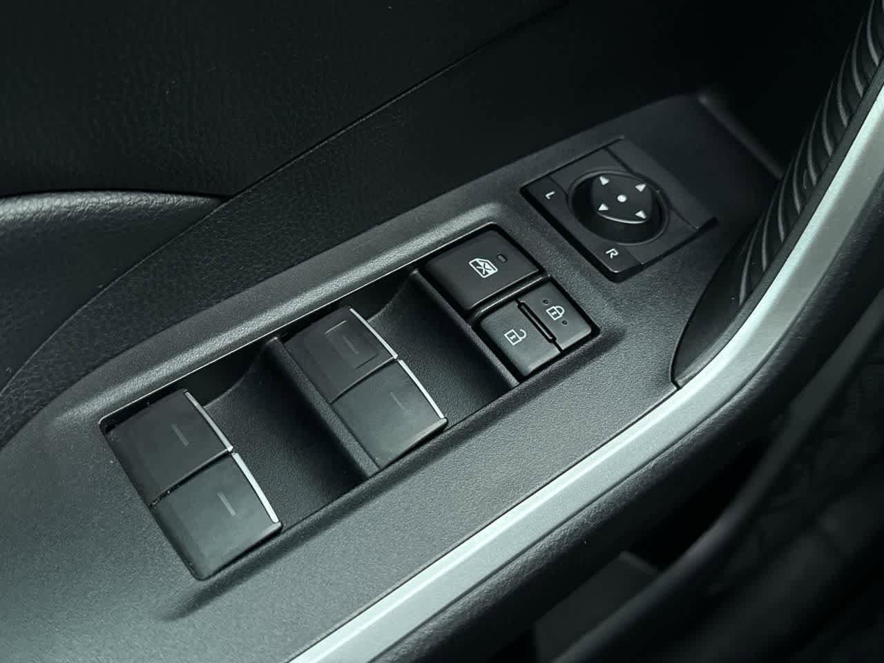 Thumbnail: 2022 Toyota RAV4 - 22