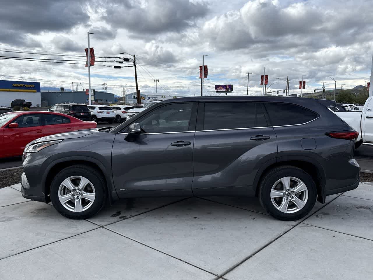 Thumbnail: 2021 Toyota Highlander - 2