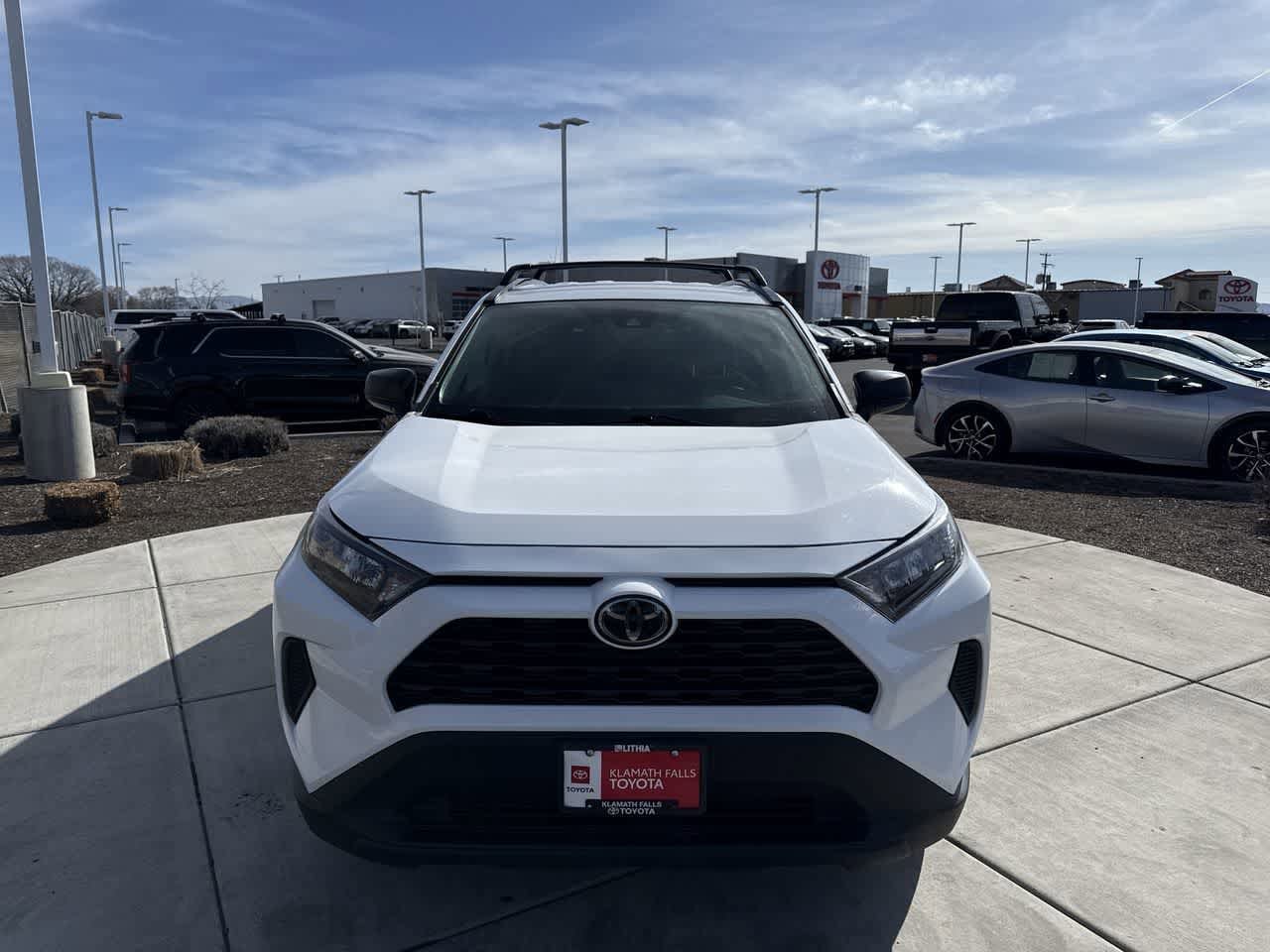 Thumbnail: 2019 Toyota RAV4 - 3