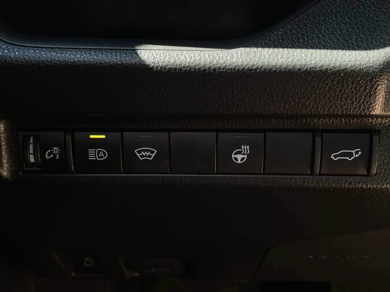 Thumbnail: 2023 Toyota RAV4 - 21