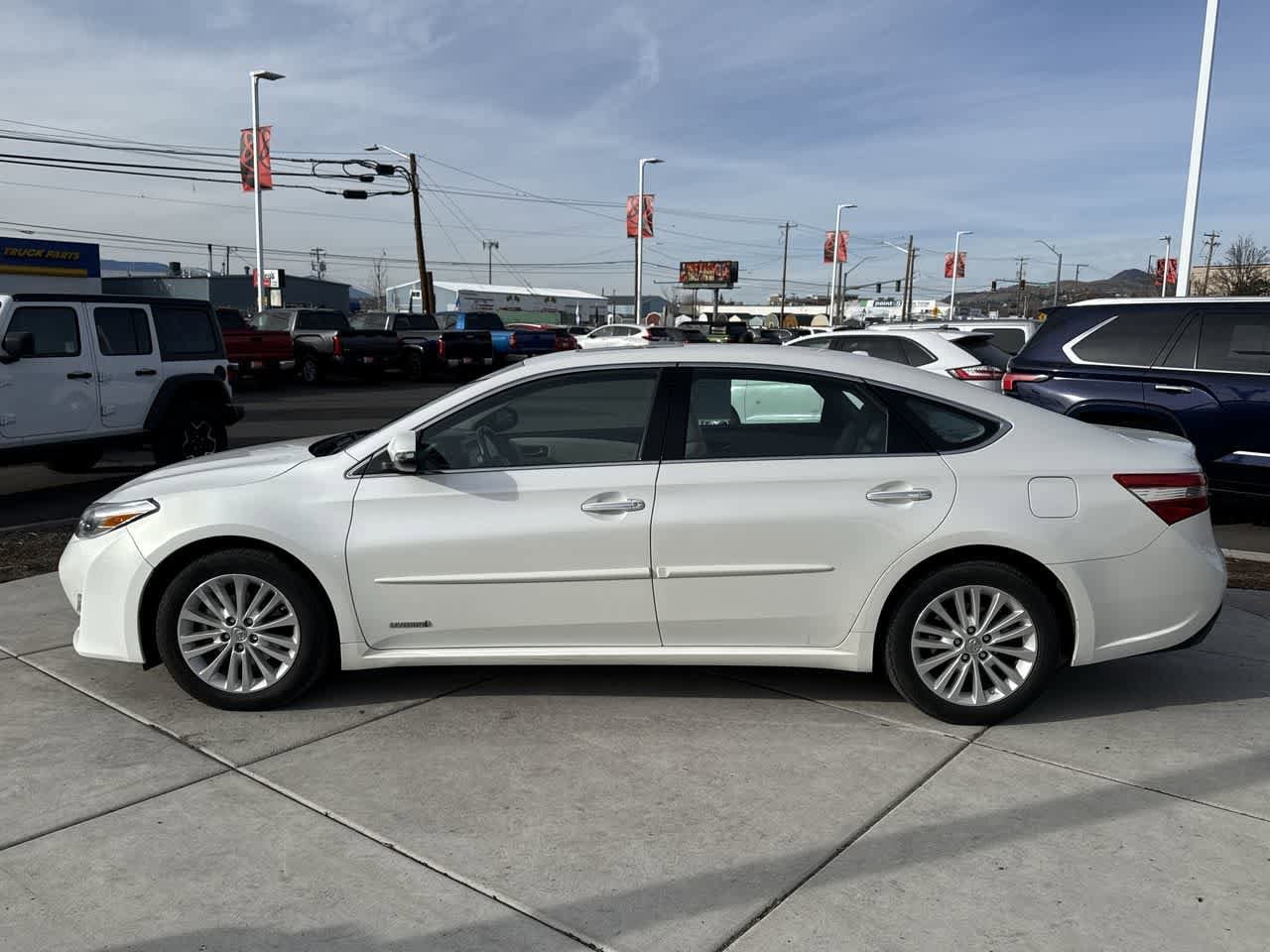 Thumbnail: 2015 Toyota Avalon - 2