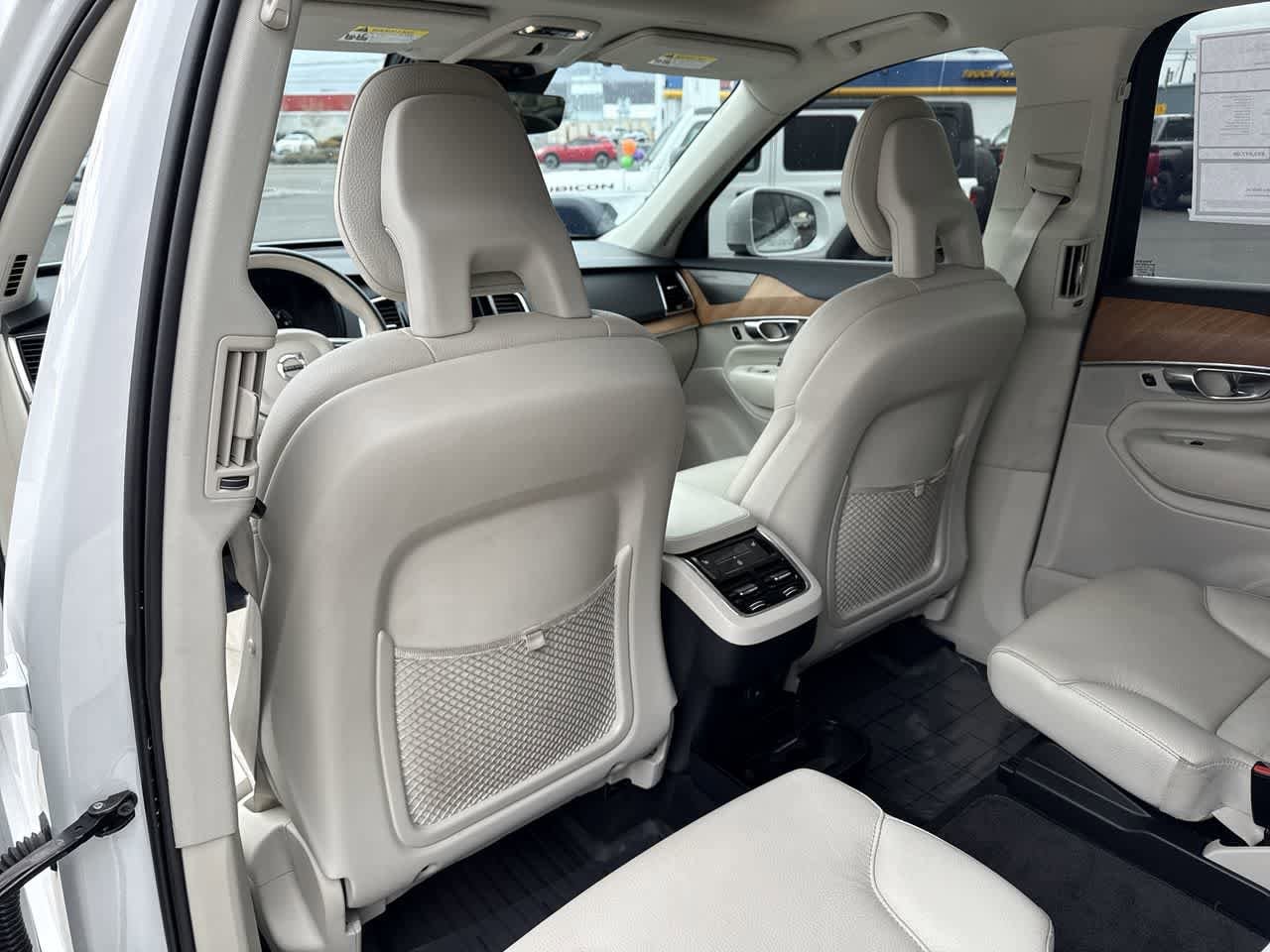 Thumbnail: 2022 Volvo XC90 - 14