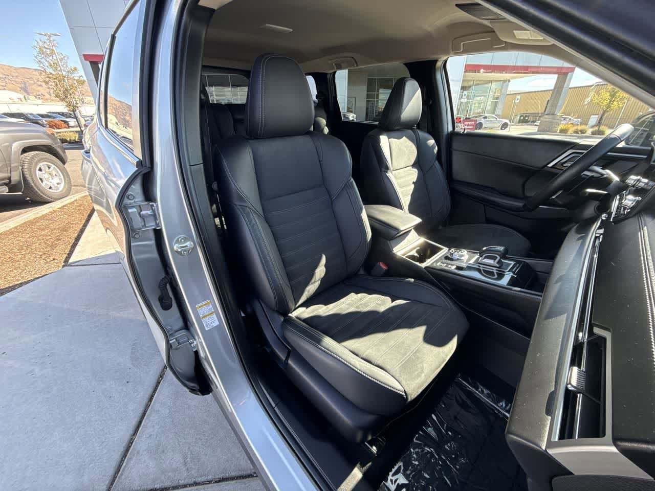 Thumbnail: 2022 Mitsubishi Outlander - 14