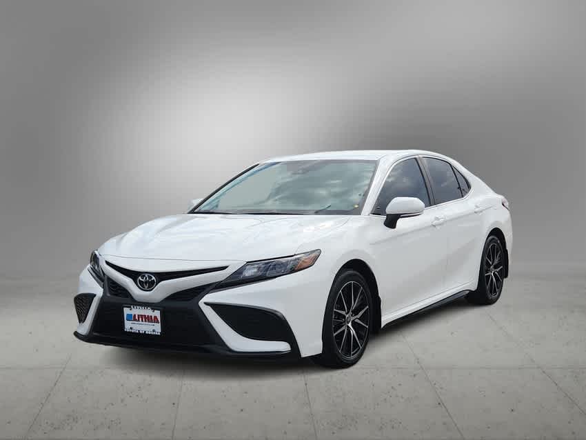 2022 Toyota Camry SE 4