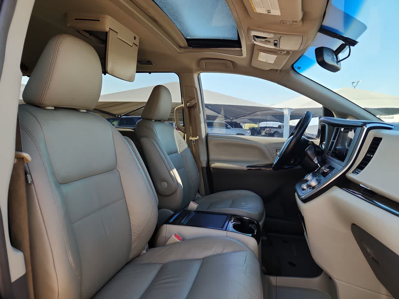 Thumbnail: 2016 Toyota Sienna - 18