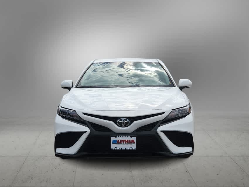 2022 Toyota Camry SE 3
