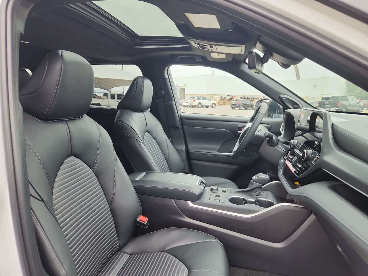 Thumbnail: 2026 Toyota Highlander - 18