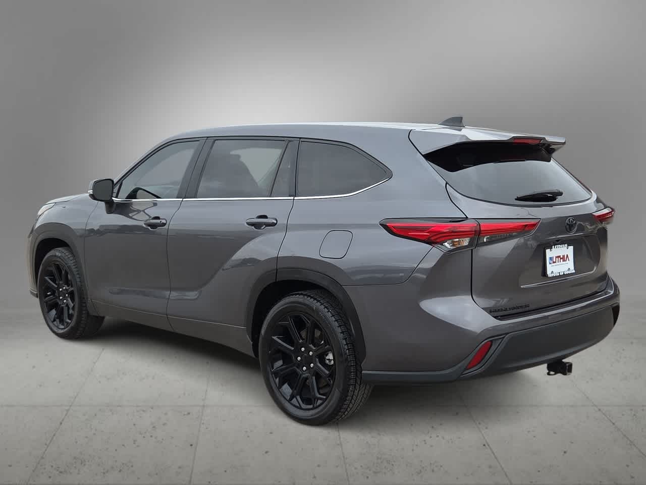 Thumbnail: 2023 Toyota Highlander - 6