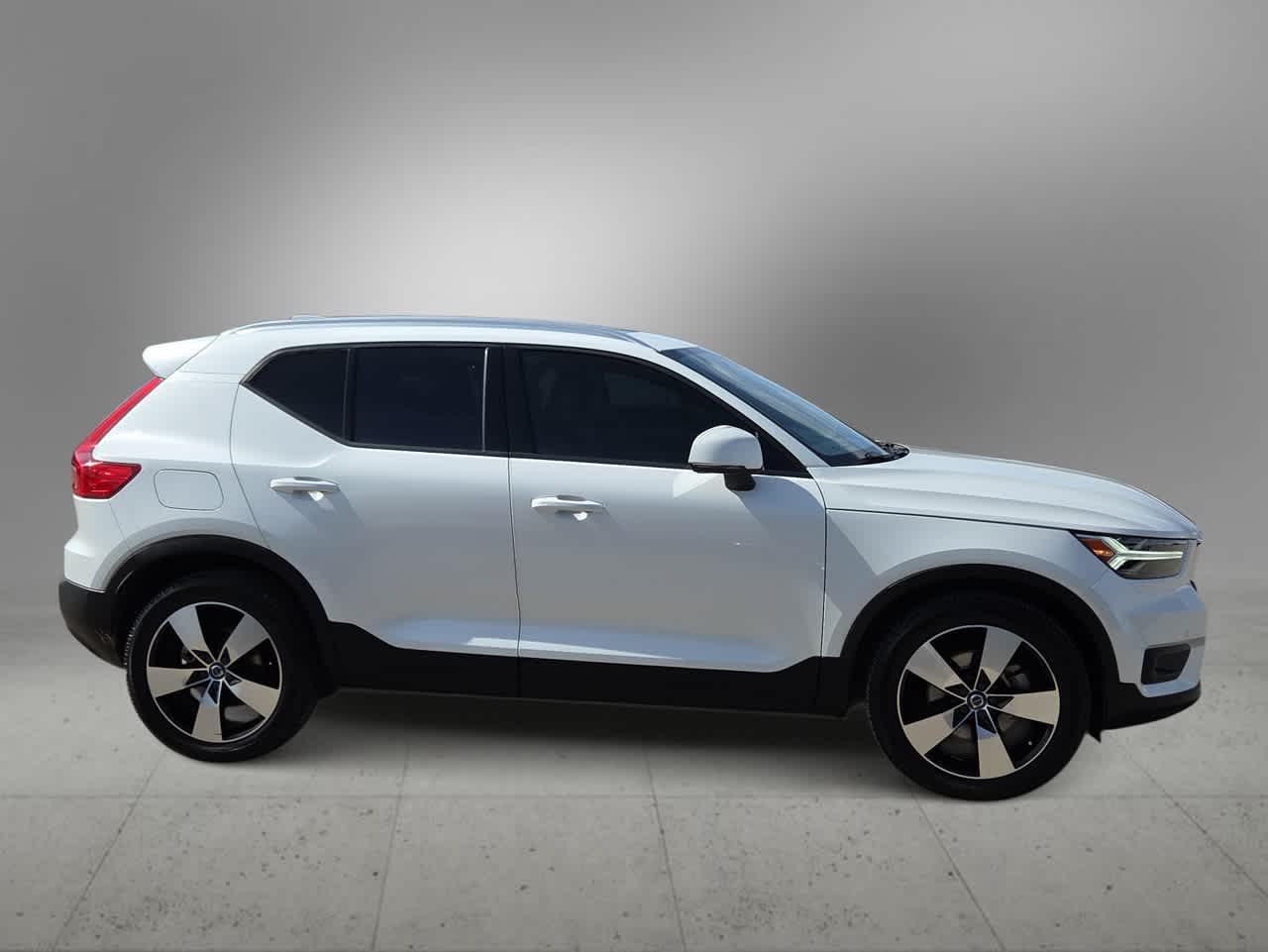 Thumbnail: 2021 Volvo XC40 - 9