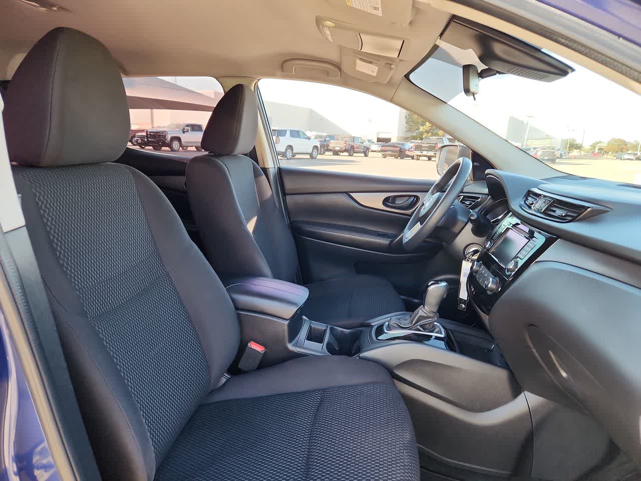 Thumbnail: 2022 Nissan Rogue Sport - 18