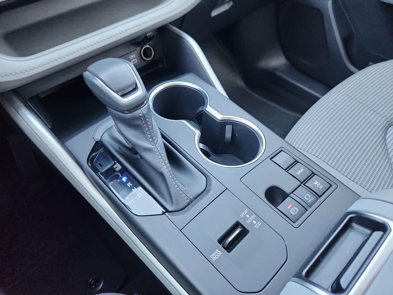 Thumbnail: 2023 Toyota Highlander - 21