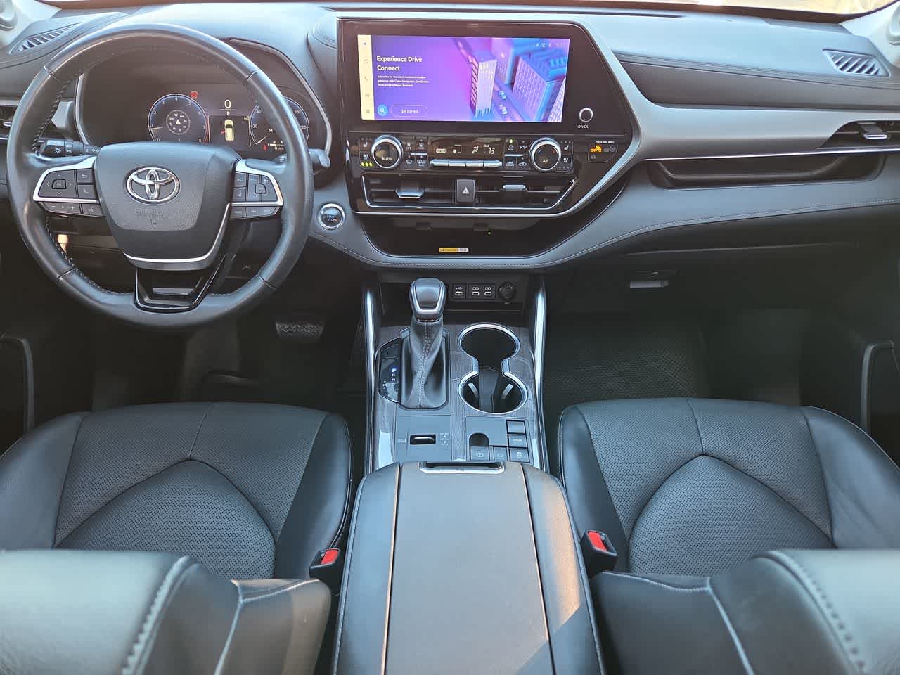 Thumbnail: 2023 Toyota Highlander - 14