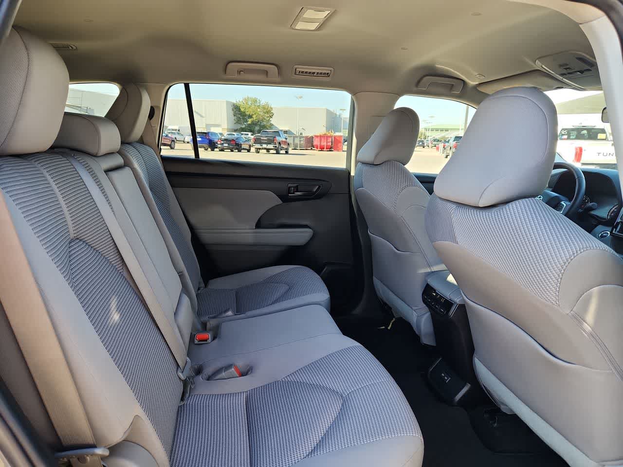 Thumbnail: 2023 Toyota Highlander - 17