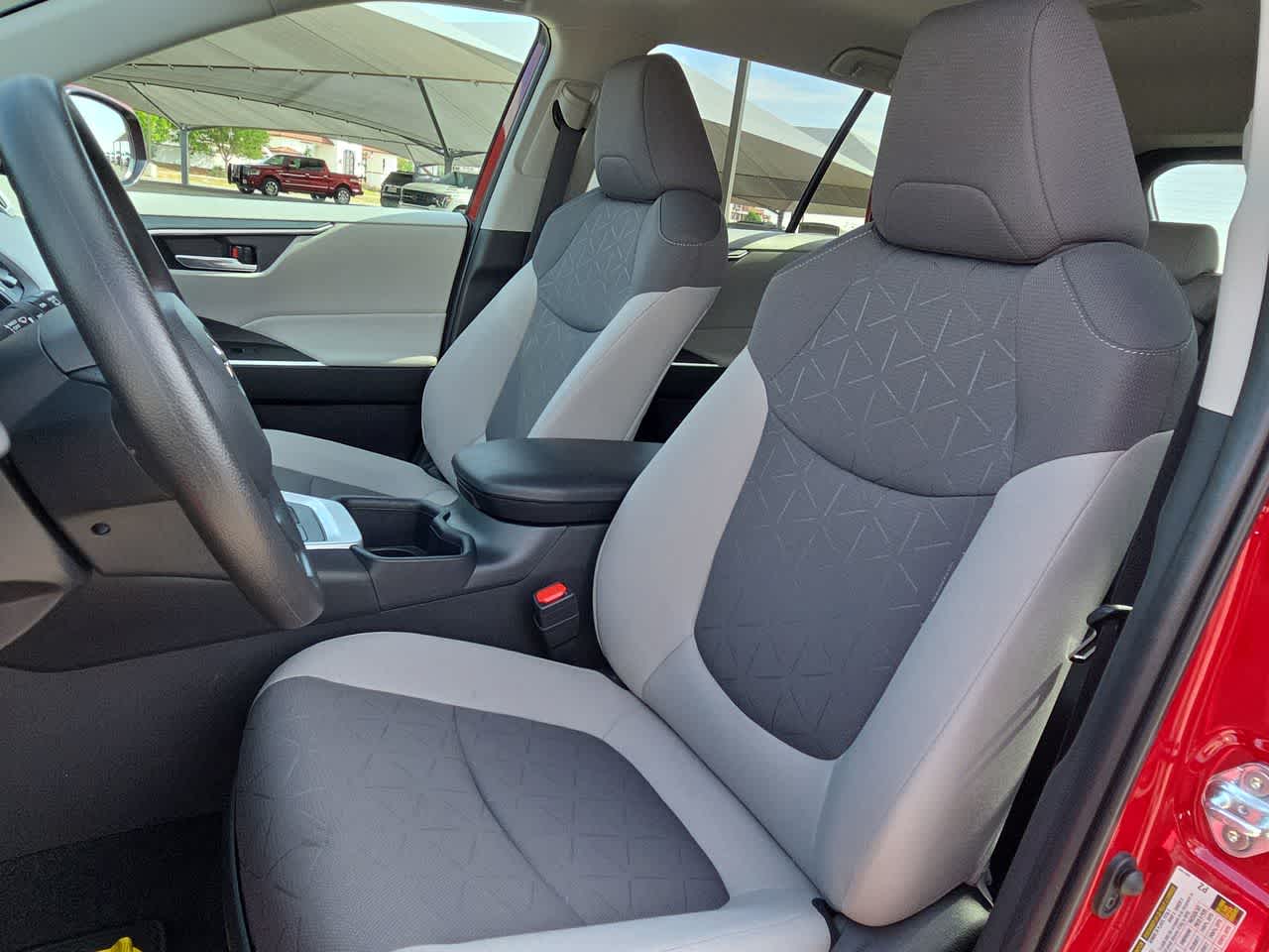 Thumbnail: 2025 Toyota RAV4 - 15