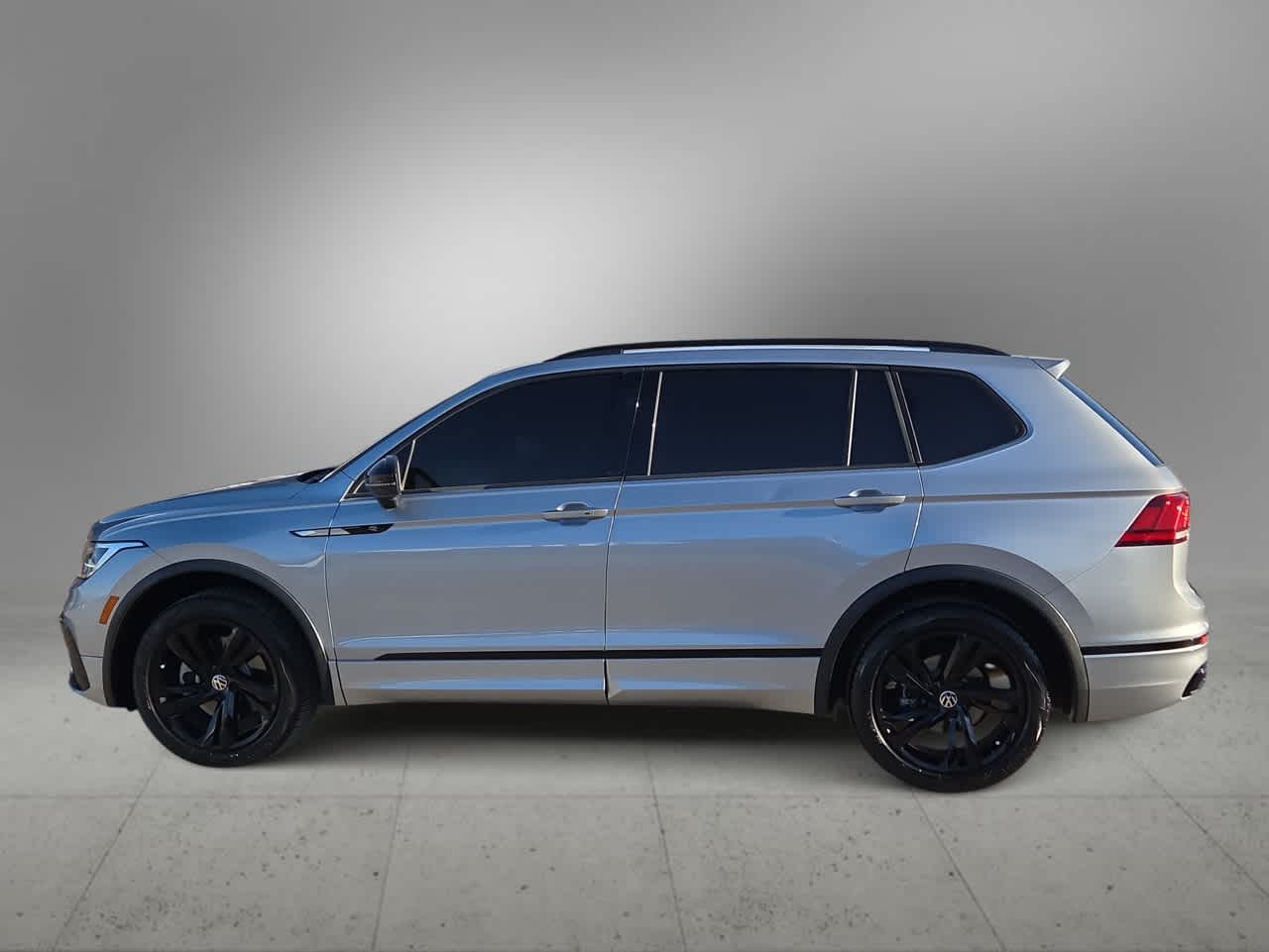 Thumbnail: 2023 Volkswagen Tiguan - 5