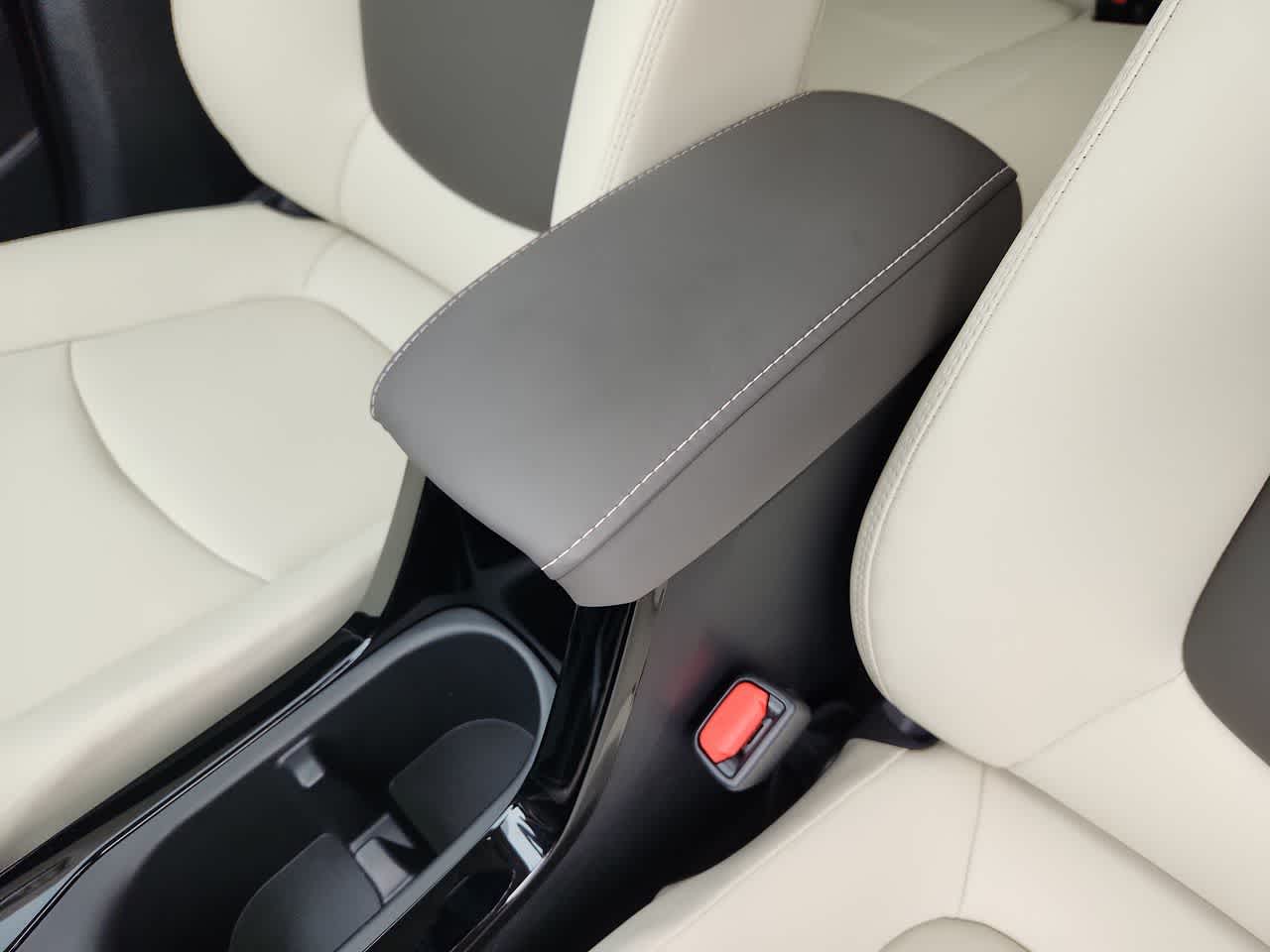 2024 Toyota Corolla Cross XLE 24