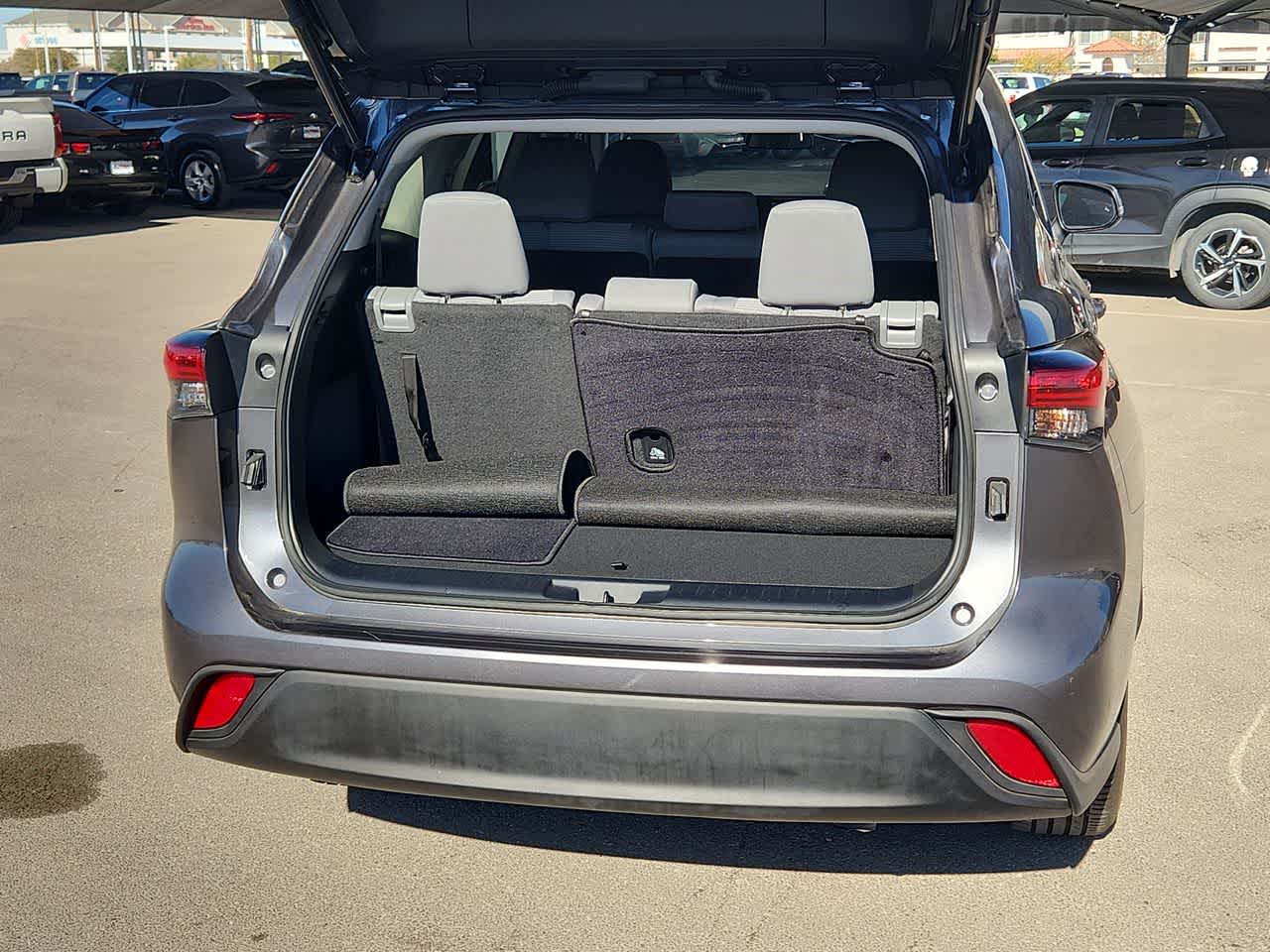 Thumbnail: 2023 Toyota Highlander - 23