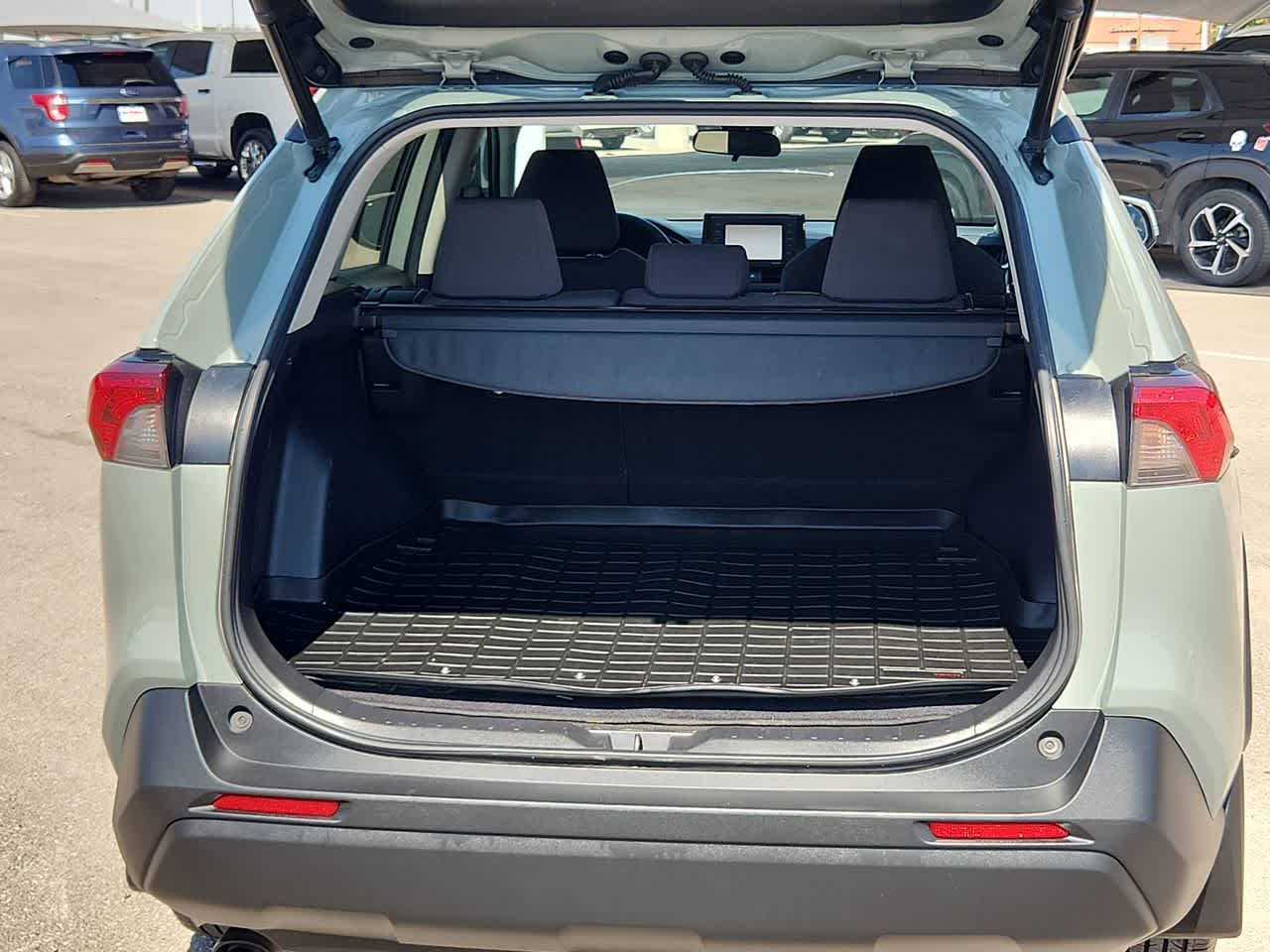 Thumbnail: 2020 Toyota RAV4 - 23