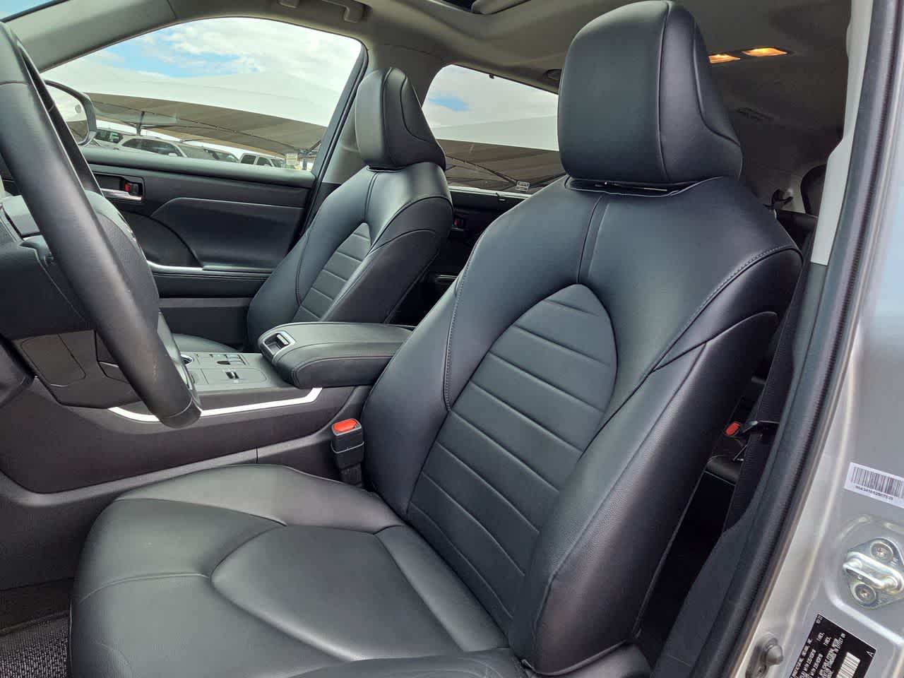 Thumbnail: 2023 Toyota Highlander - 15