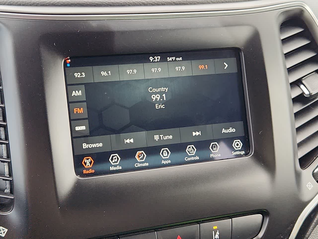 Thumbnail: 2021 Jeep Cherokee - 24