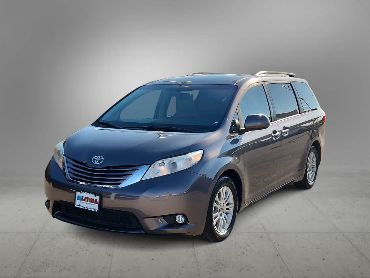 Thumbnail: 2016 Toyota Sienna - 4