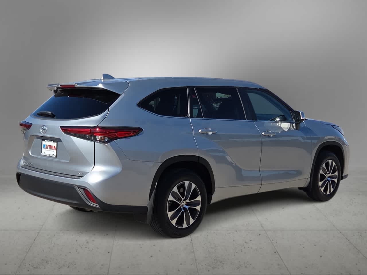 Thumbnail: 2023 Toyota Highlander - 8