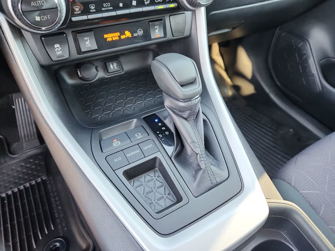 Thumbnail: 2019 Toyota RAV4 - 21